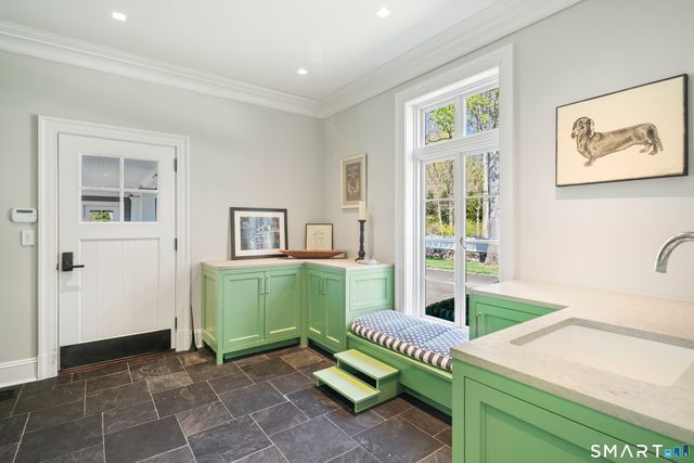 24 Llewellyn Drive, New Canaan, CT 06840