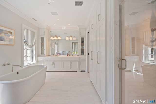 24 Llewellyn Drive, New Canaan, CT 06840
