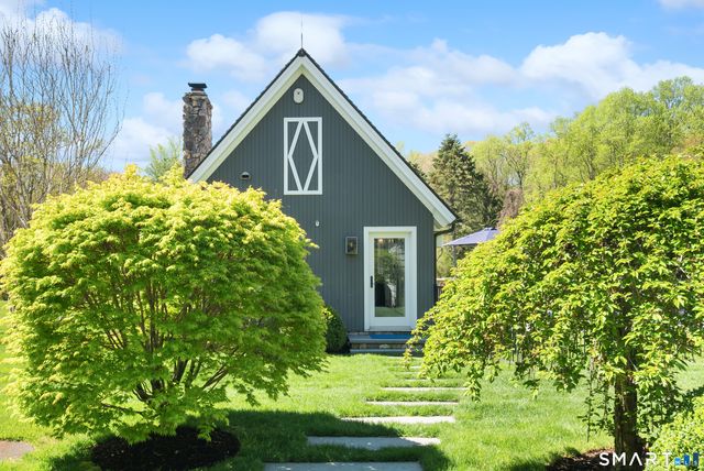 24 Llewellyn Drive, New Canaan, CT 06840