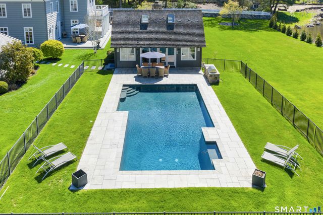 24 Llewellyn Drive, New Canaan, CT 06840