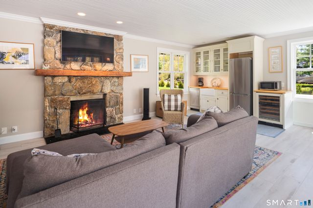 24 Llewellyn Drive, New Canaan, CT 06840