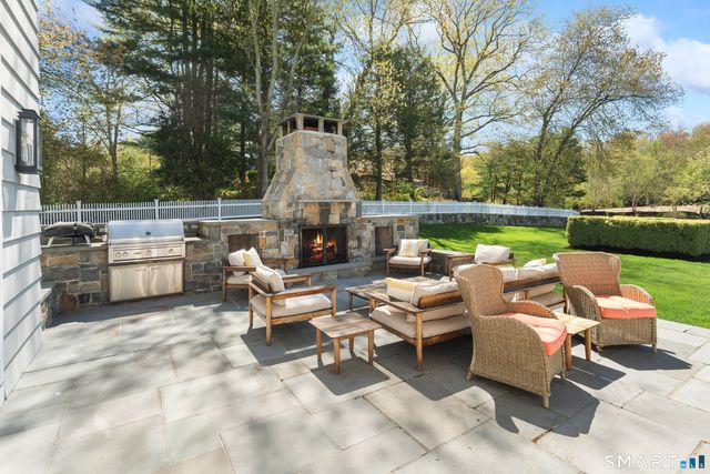 24 Llewellyn Drive, New Canaan, CT 06840