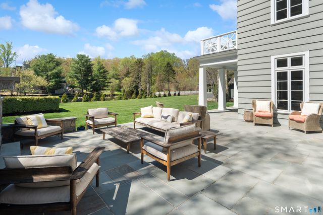24 Llewellyn Drive, New Canaan, CT 06840