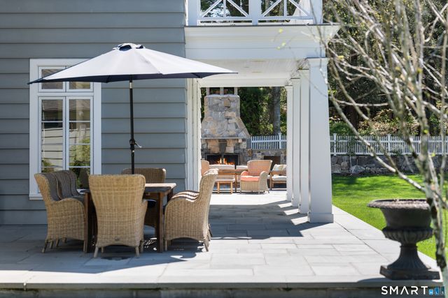 24 Llewellyn Drive, New Canaan, CT 06840