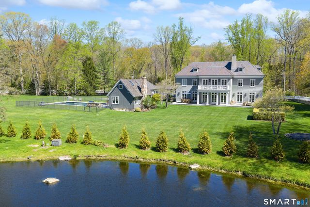 24 Llewellyn Drive, New Canaan, CT 06840