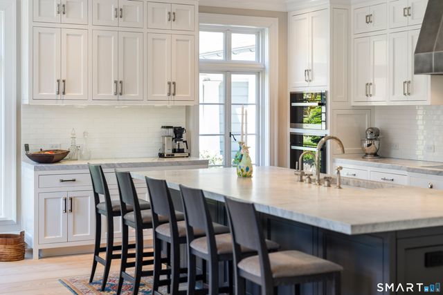 24 Llewellyn Drive, New Canaan, CT 06840