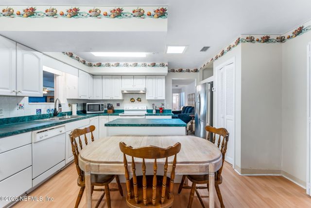 7307 MAPLE TREE Drive, Jacksonville, FL 32277