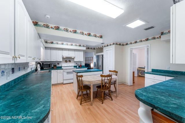 7307 MAPLE TREE Drive, Jacksonville, FL 32277