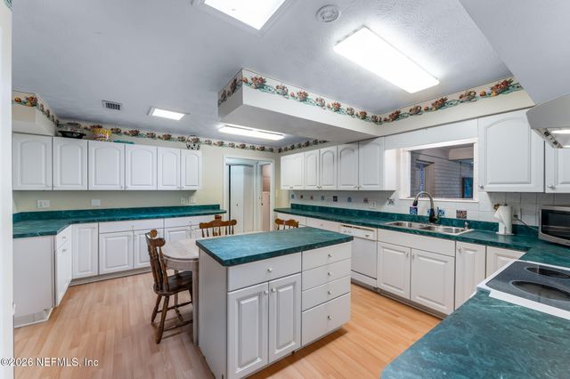 7307 MAPLE TREE Drive, Jacksonville, FL 32277