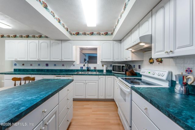 7307 MAPLE TREE Drive, Jacksonville, FL 32277
