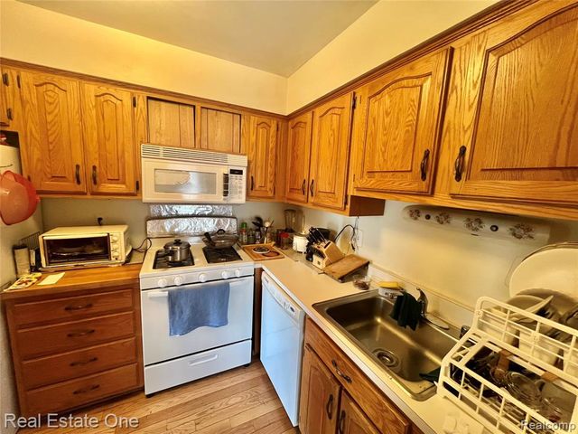31773 Ivy Lane Lane 113, Warren, MI 48093