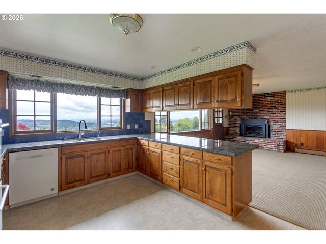 813 SKYLAND Dr, Lake Oswego, OR 97034