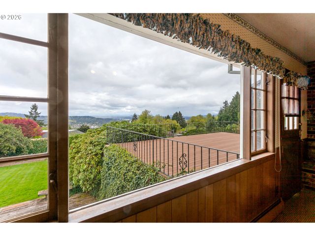 813 SKYLAND Dr, Lake Oswego, OR 97034