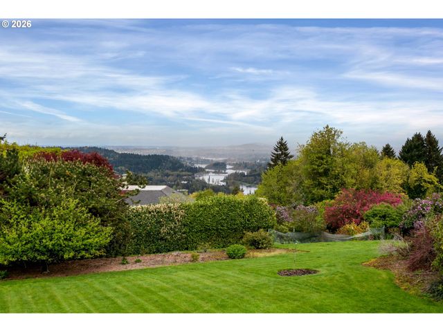 813 SKYLAND Dr, Lake Oswego, OR 97034