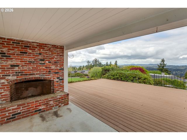 813 SKYLAND Dr, Lake Oswego, OR 97034