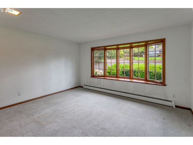 813 SKYLAND Dr, Lake Oswego, OR 97034