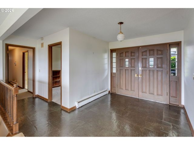 813 SKYLAND Dr, Lake Oswego, OR 97034