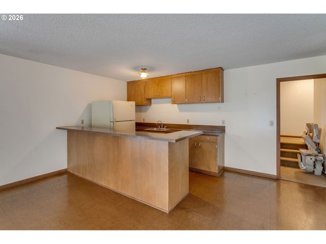 813 SKYLAND Dr, Lake Oswego, OR 97034