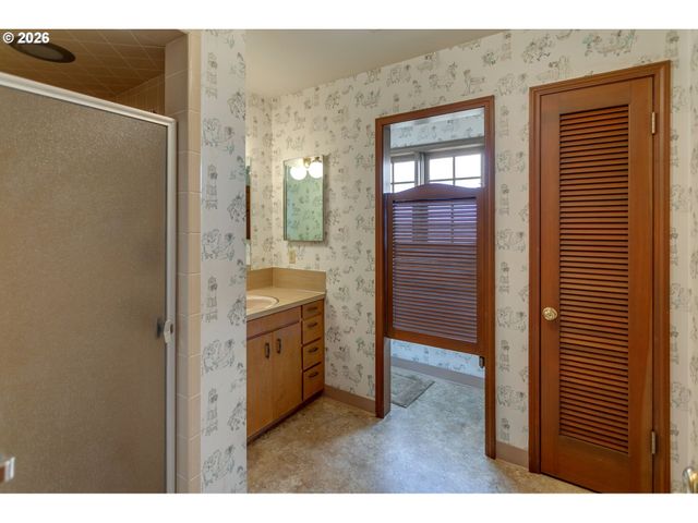 813 SKYLAND Dr, Lake Oswego, OR 97034