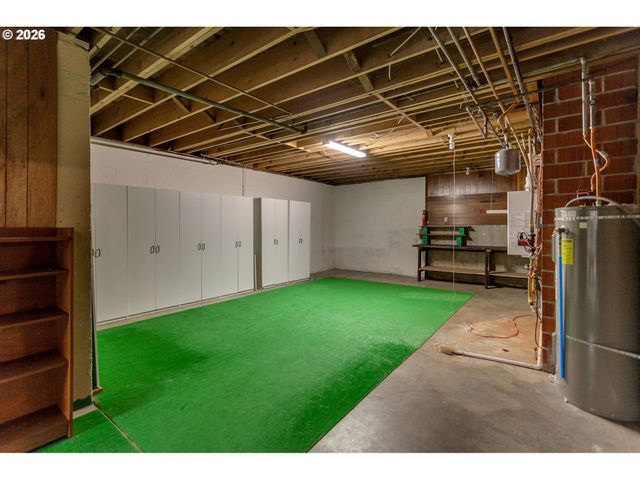 813 SKYLAND Dr, Lake Oswego, OR 97034