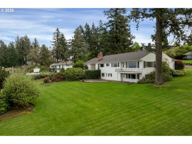 813 SKYLAND Dr, Lake Oswego, OR 97034