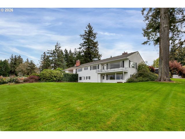 813 SKYLAND Dr, Lake Oswego, OR 97034