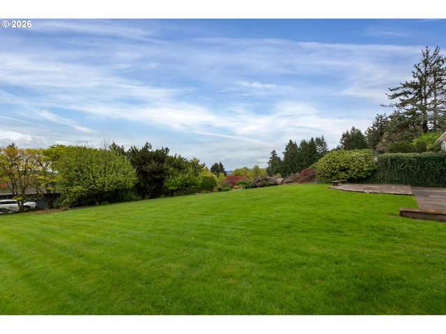 813 SKYLAND Dr, Lake Oswego, OR 97034