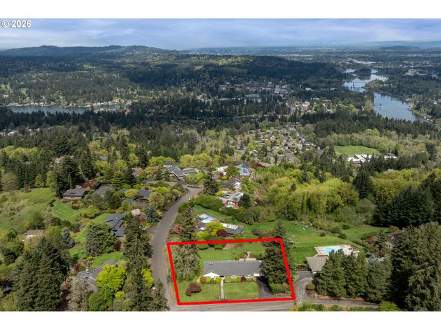 813 SKYLAND Dr, Lake Oswego, OR 97034