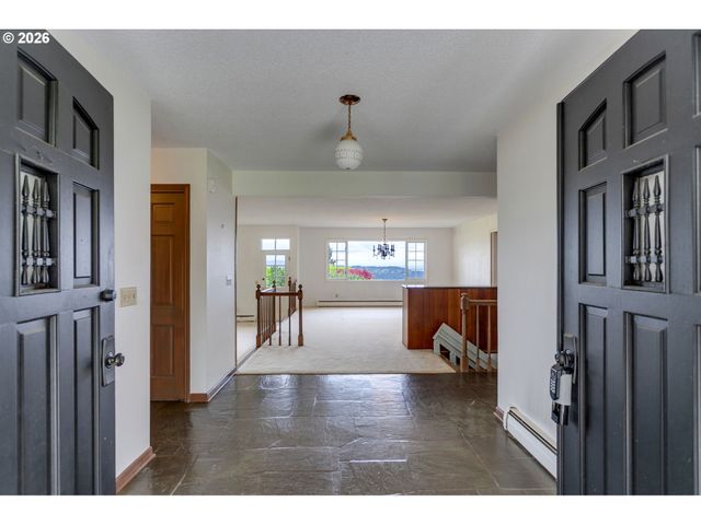 813 SKYLAND Dr, Lake Oswego, OR 97034