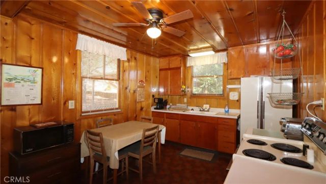 10785 Loch Lomond, Loch Lomond, CA 95461