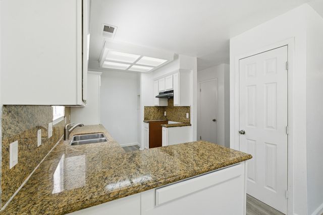 710 W Wren Drive, Visalia, CA 93291