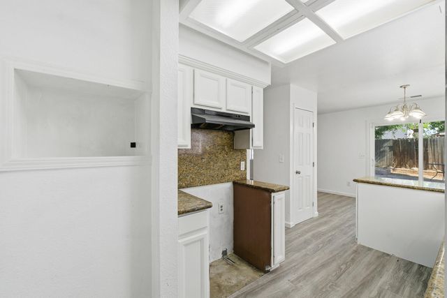 710 W Wren Drive, Visalia, CA 93291