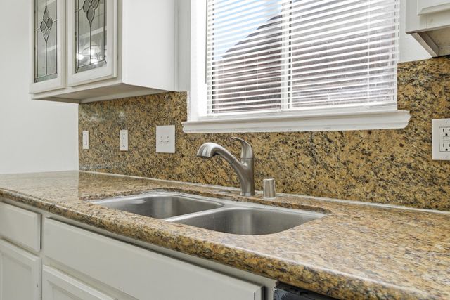 710 W Wren Drive, Visalia, CA 93291