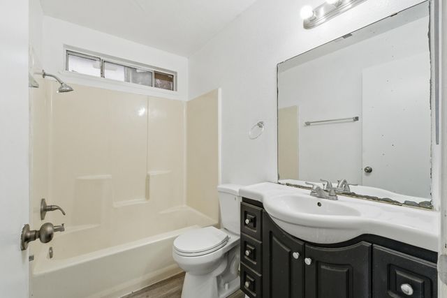 710 W Wren Drive, Visalia, CA 93291