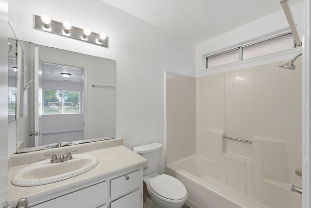 710 W Wren Drive, Visalia, CA 93291