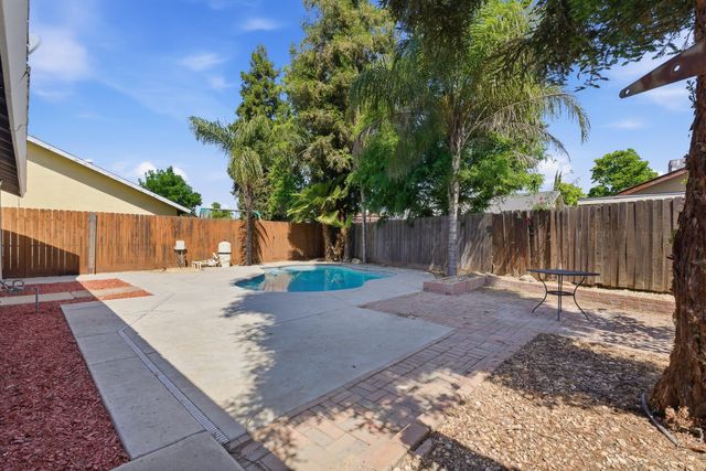 710 W Wren Drive, Visalia, CA 93291