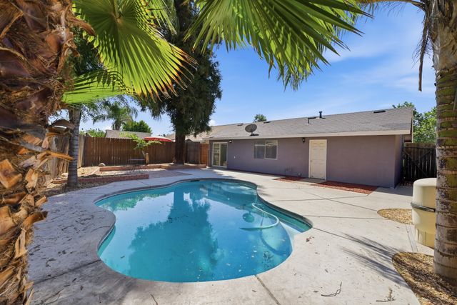 710 W Wren Drive, Visalia, CA 93291
