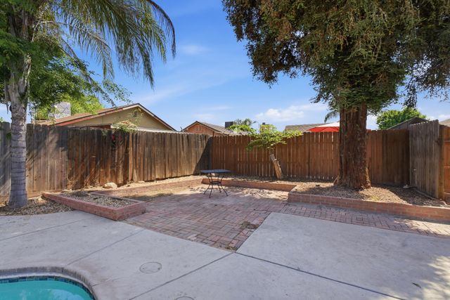 710 W Wren Drive, Visalia, CA 93291