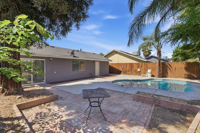 710 W Wren Drive, Visalia, CA 93291