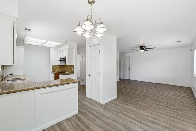 710 W Wren Drive, Visalia, CA 93291