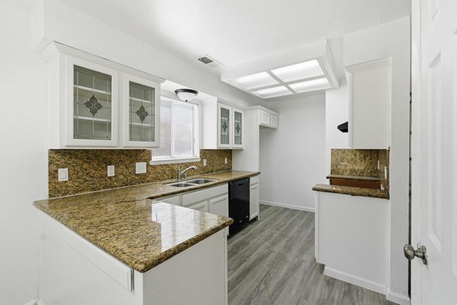 710 W Wren Drive, Visalia, CA 93291