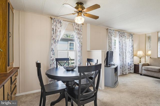 189 UPLAND CT, North Wales, PA 19454