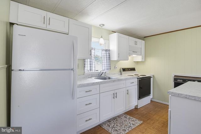 189 UPLAND CT, North Wales, PA 19454