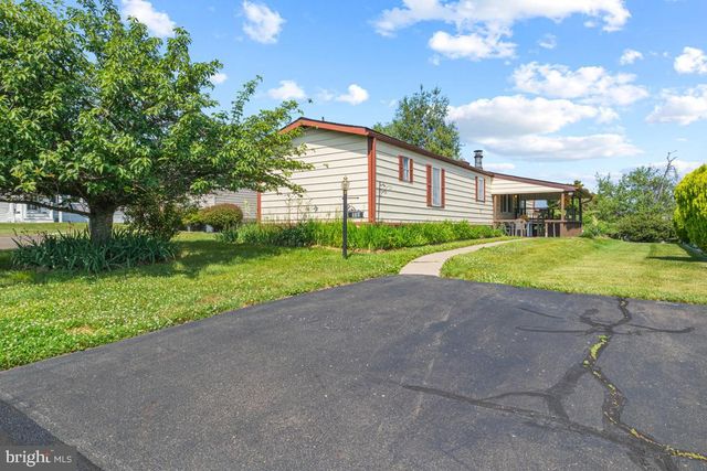 189 UPLAND CT, North Wales, PA 19454