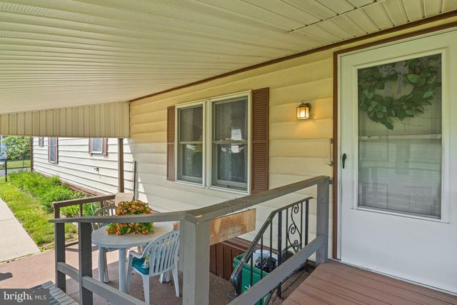 189 UPLAND CT, North Wales, PA 19454