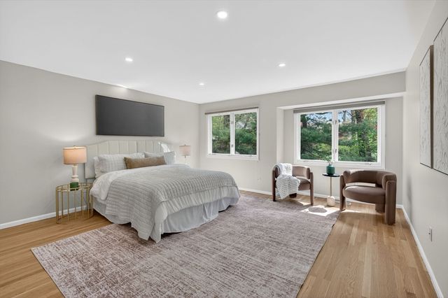 8 Heathwood Ln 8, Brookline, MA 02467