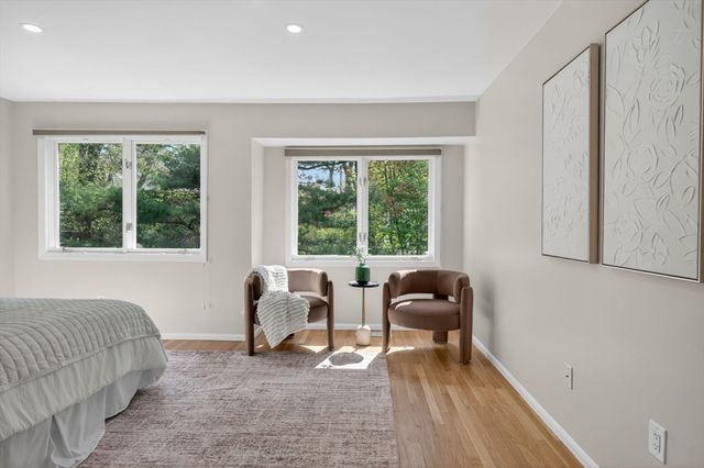 8 Heathwood Ln 8, Brookline, MA 02467