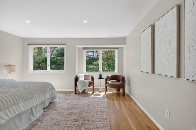 8 Heathwood Ln 8, Brookline, MA 02467