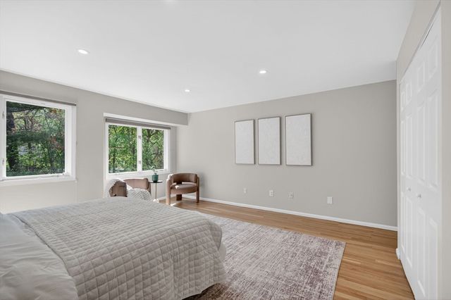 8 Heathwood Ln 8, Brookline, MA 02467