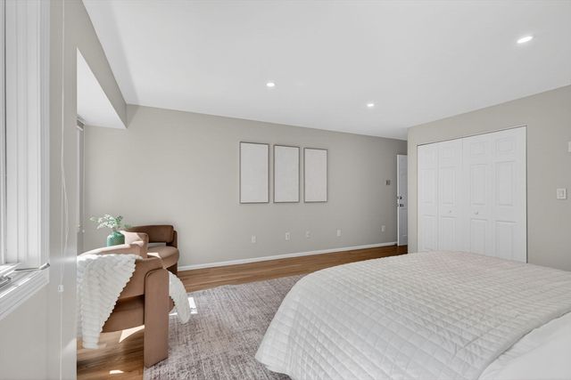 8 Heathwood Ln 8, Brookline, MA 02467